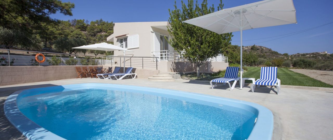 https://villasforsale.gr/wp-content/uploads/2020/09/12-min-e1596723271636-1920x1080-3-1280x540.jpg