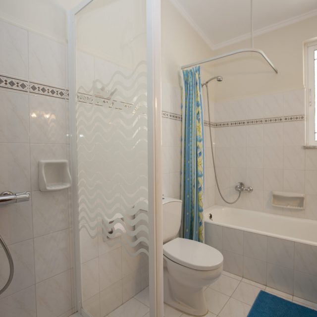 https://villasforsale.gr/wp-content/uploads/2020/09/20-min-640x640.jpg