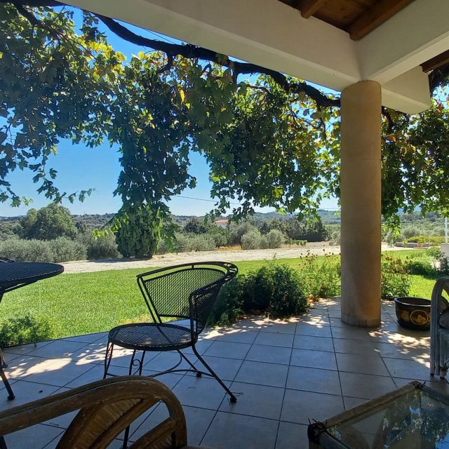 https://villasforsale.gr/wp-content/uploads/2020/09/20200902_120144-640x640.jpg