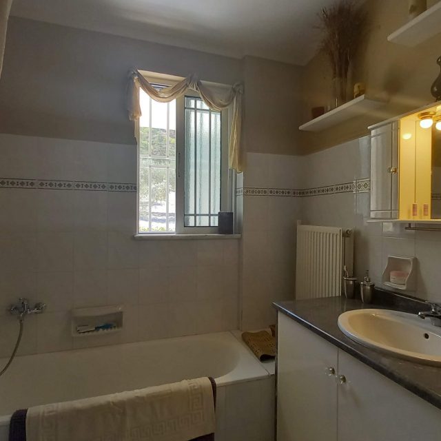 https://villasforsale.gr/wp-content/uploads/2020/09/20200902_134414-640x640.jpg