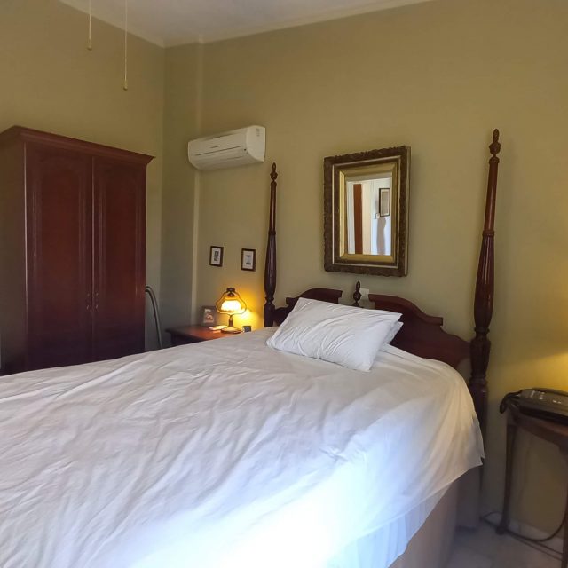 https://villasforsale.gr/wp-content/uploads/2020/09/20200902_134902-640x640.jpg