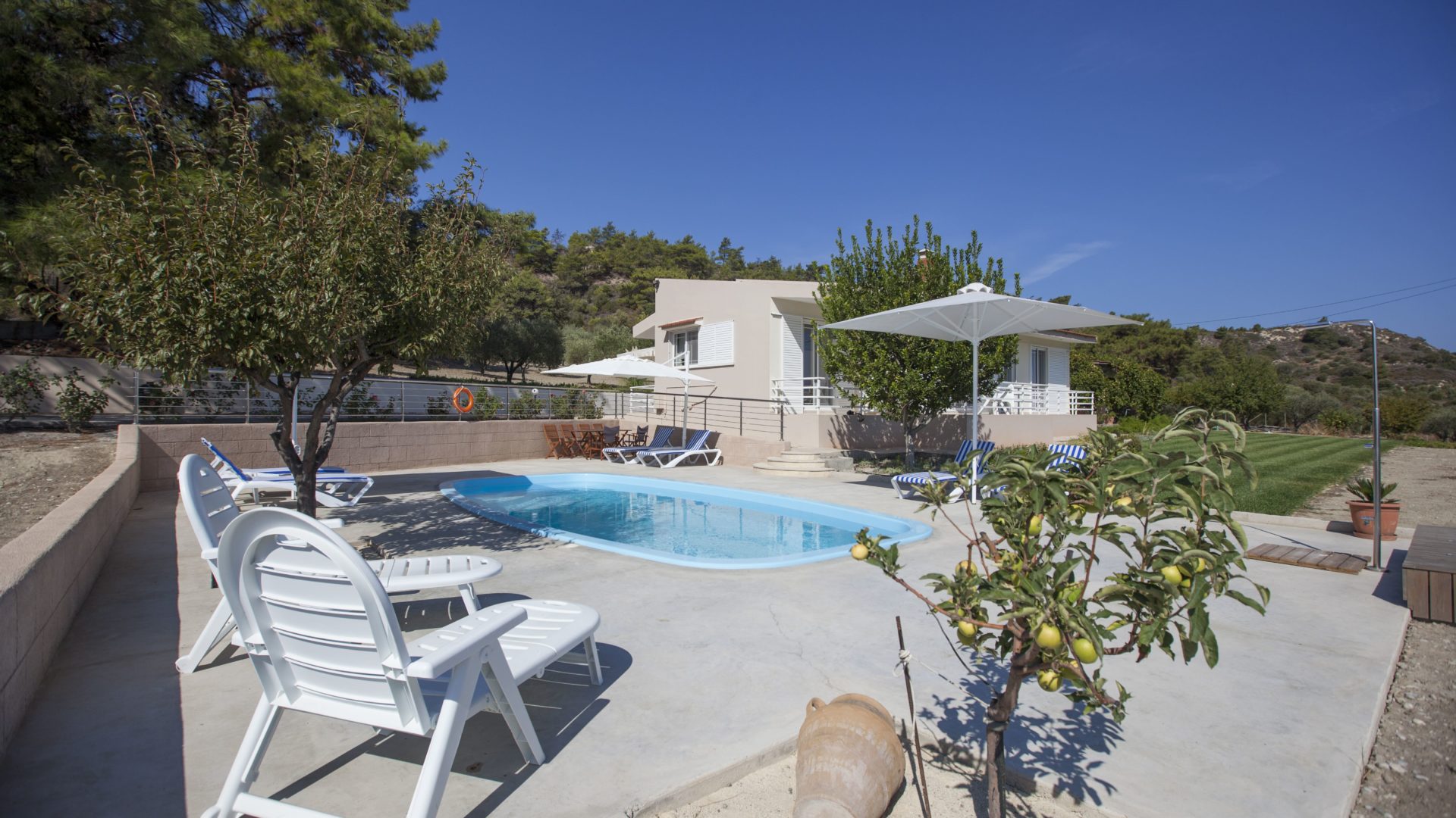 https://villasforsale.gr/wp-content/uploads/2020/09/8-min-1920x1080-1.jpg