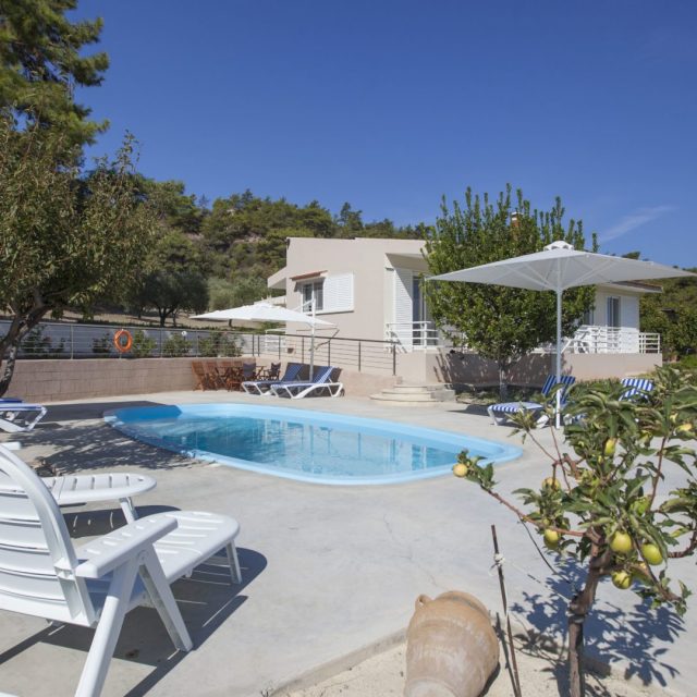 https://villasforsale.gr/wp-content/uploads/2020/09/8-min-1920x1080-2-640x640.jpg